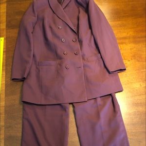 Women’s Pants Suit